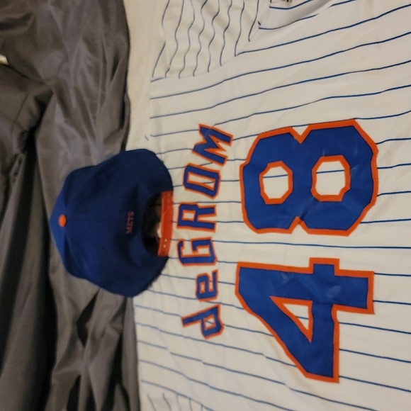 Baseball jersey its large I can't seem to change the size. - Picture 6 of 8